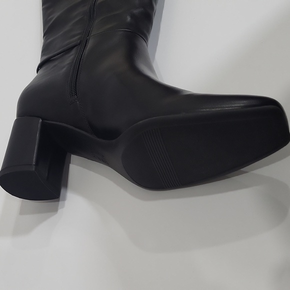 Black Leather Knee-High Naturalizer Boots - Picture 3 of 8